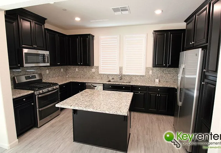 1061 Chapelhill Ln — Photo 7