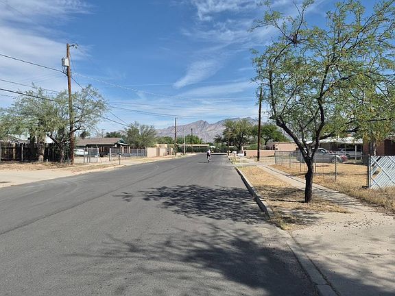 4th image of 1955 N Santa Rosa Ave