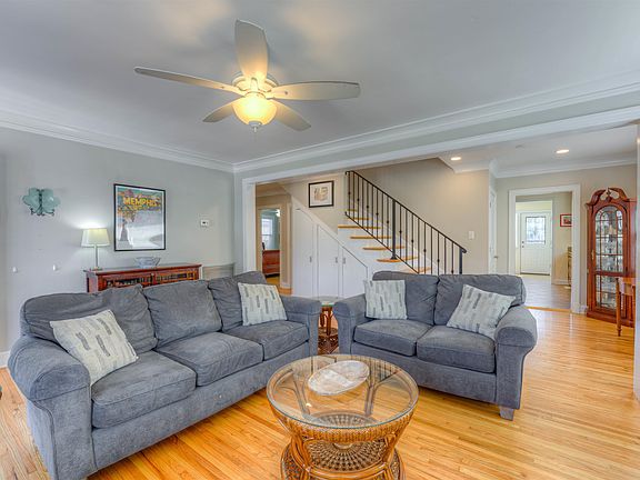 5th image of 3579 Shirlwood Ave