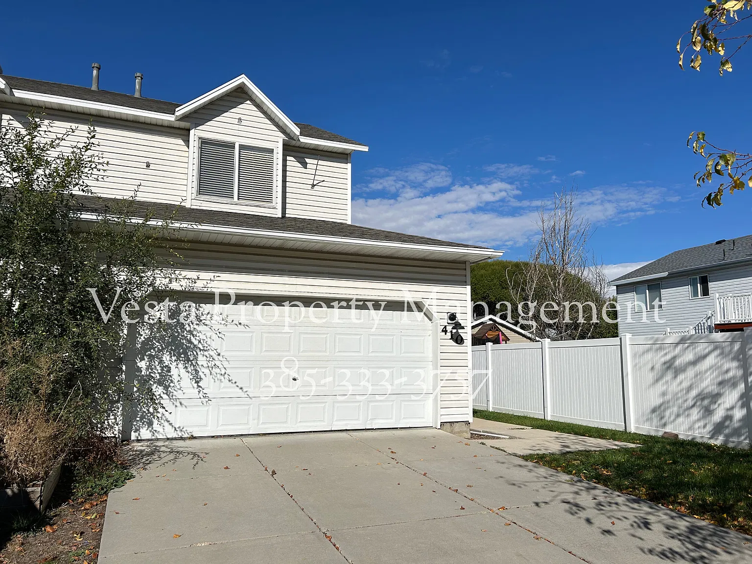 3 bed, 1042 sqft, $1,395 — Photo 1