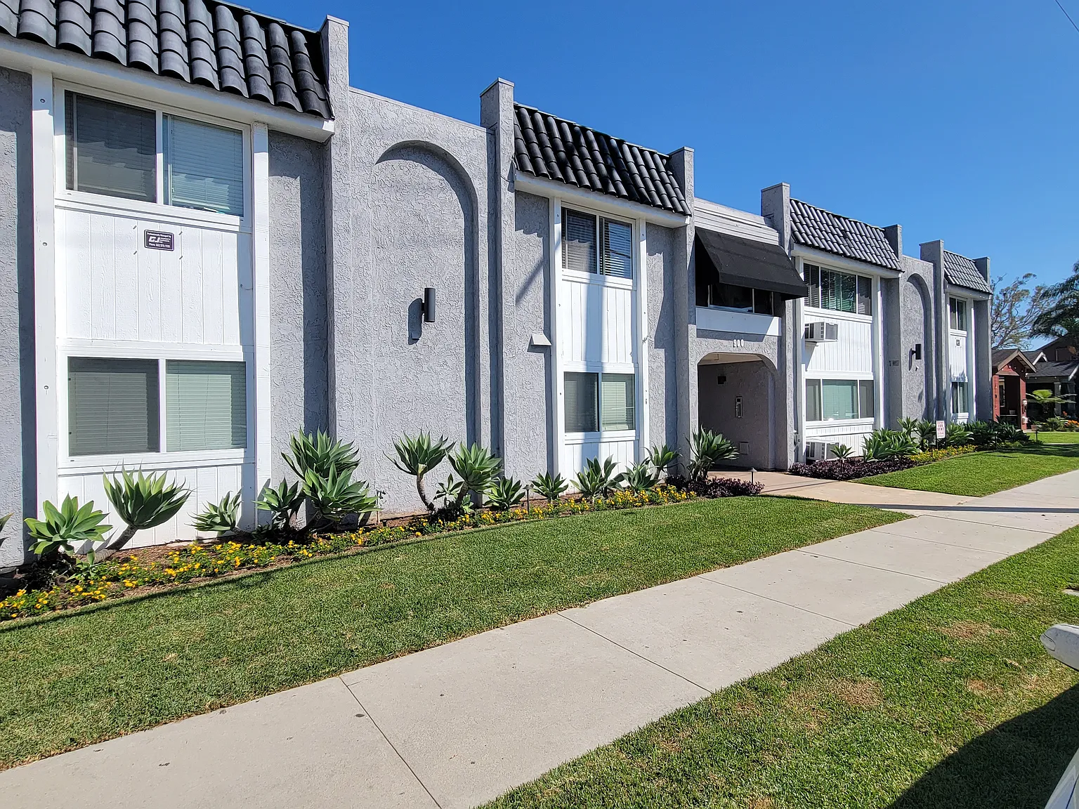 2 bed, 850 sqft, $2,295 — Photo 1