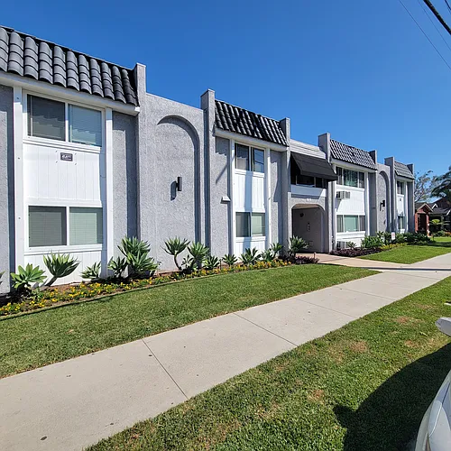 900 Loma Ave #7 Photo 1
