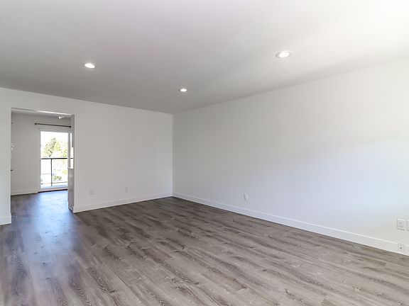 3rd image of 1210 6th St #3