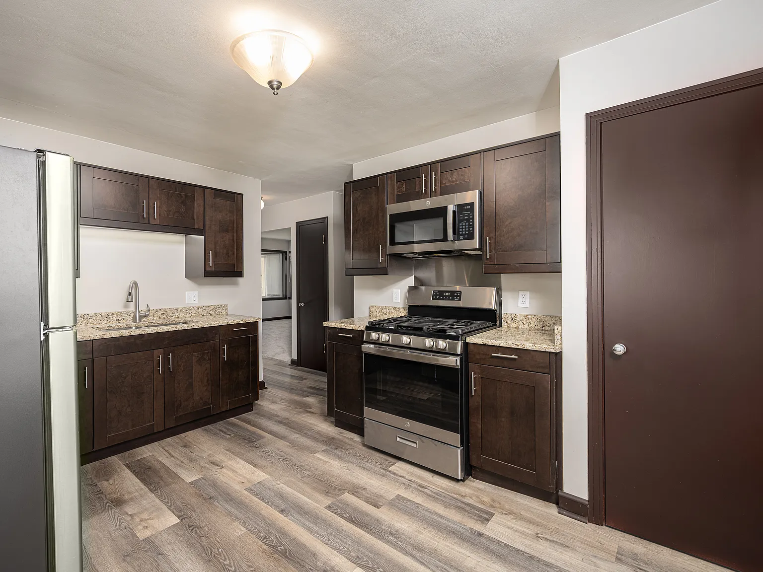 2 bed, 834 sqft, $1,650 — Photo 3