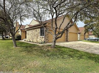 2336 Heritage Pointe Dr #17, Sterling Heights, MI 48314