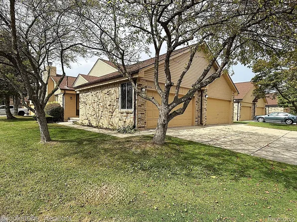 2336 Heritage Pointe Dr #17, Sterling Heights, MI 48314