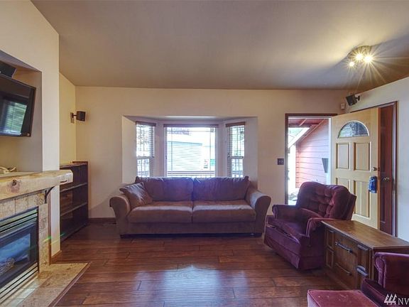 3rd image of 9526 28th St NE