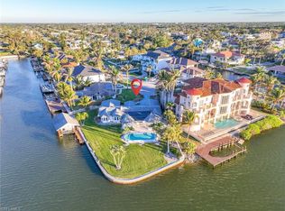 369 Pine Ave, Naples, FL 34108