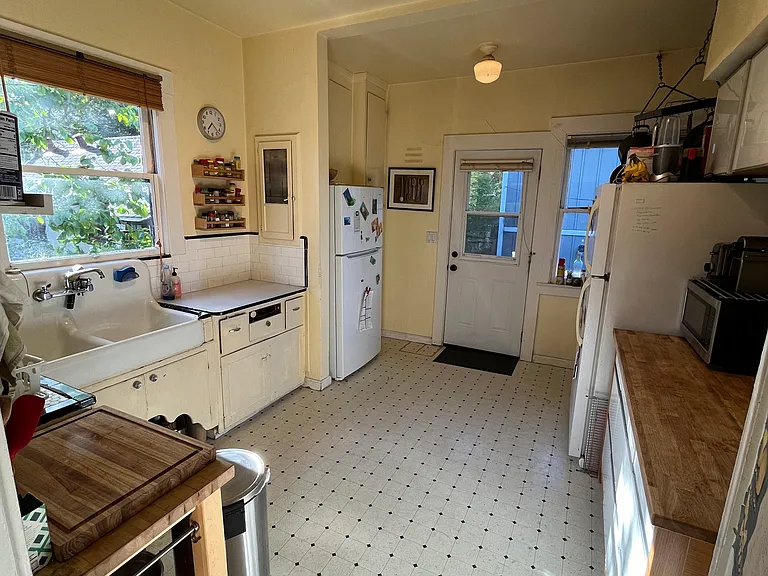 2722 Russell St #2720 — Photo 8