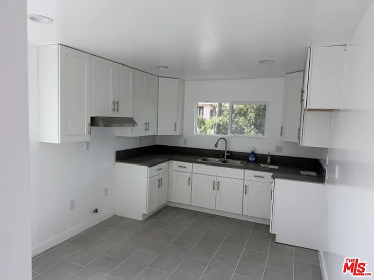 1499 W 35th Pl #3 — Photo 5