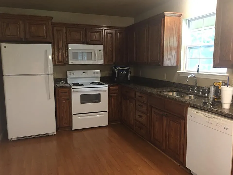 3 bed, 1128 sqft, $1,600 — Photo 2