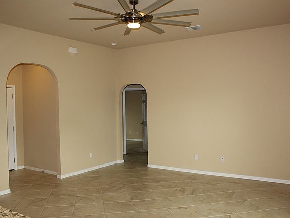 4th image of 412 Parkfield Ln