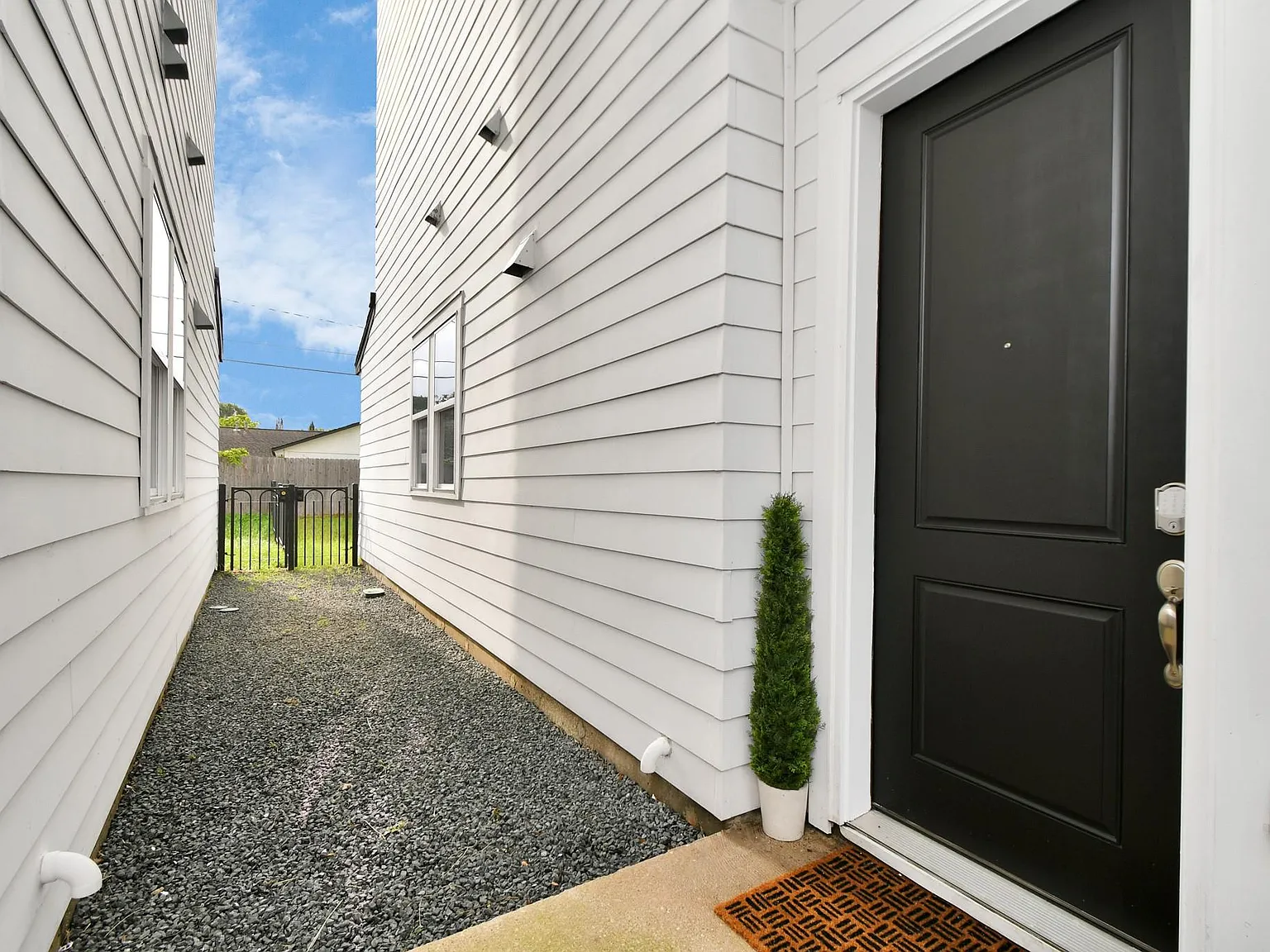 3 bed, 3.5 bath, 1531 sqft, $2,000 — Photo 3