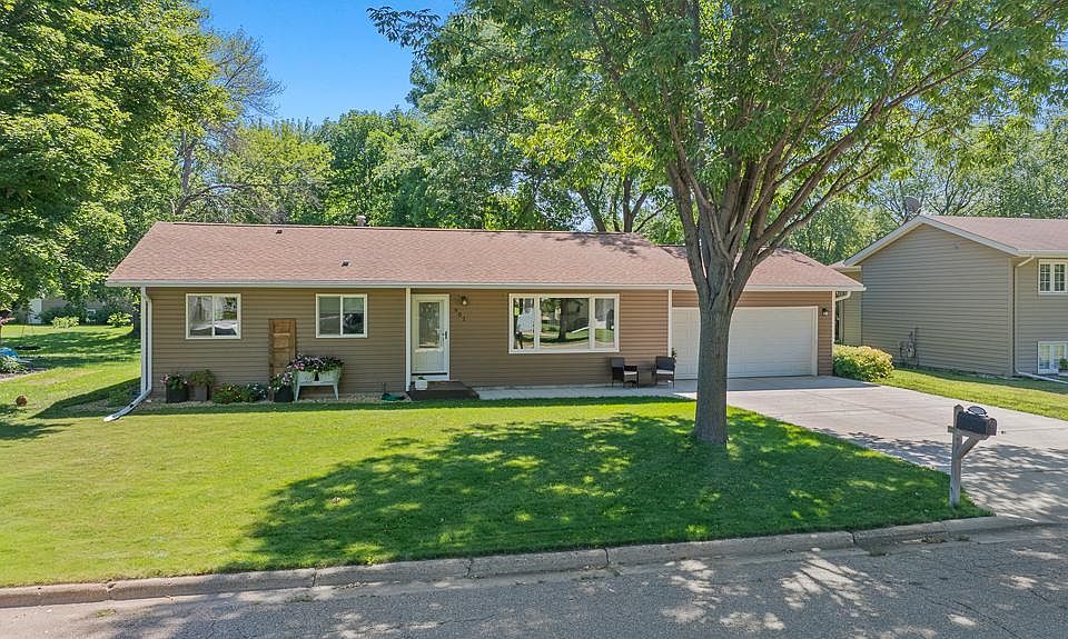 1st image of 901 Columbine Dr