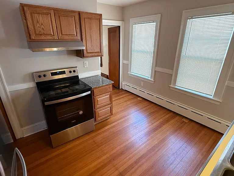 23 Gillette St — Photo 6