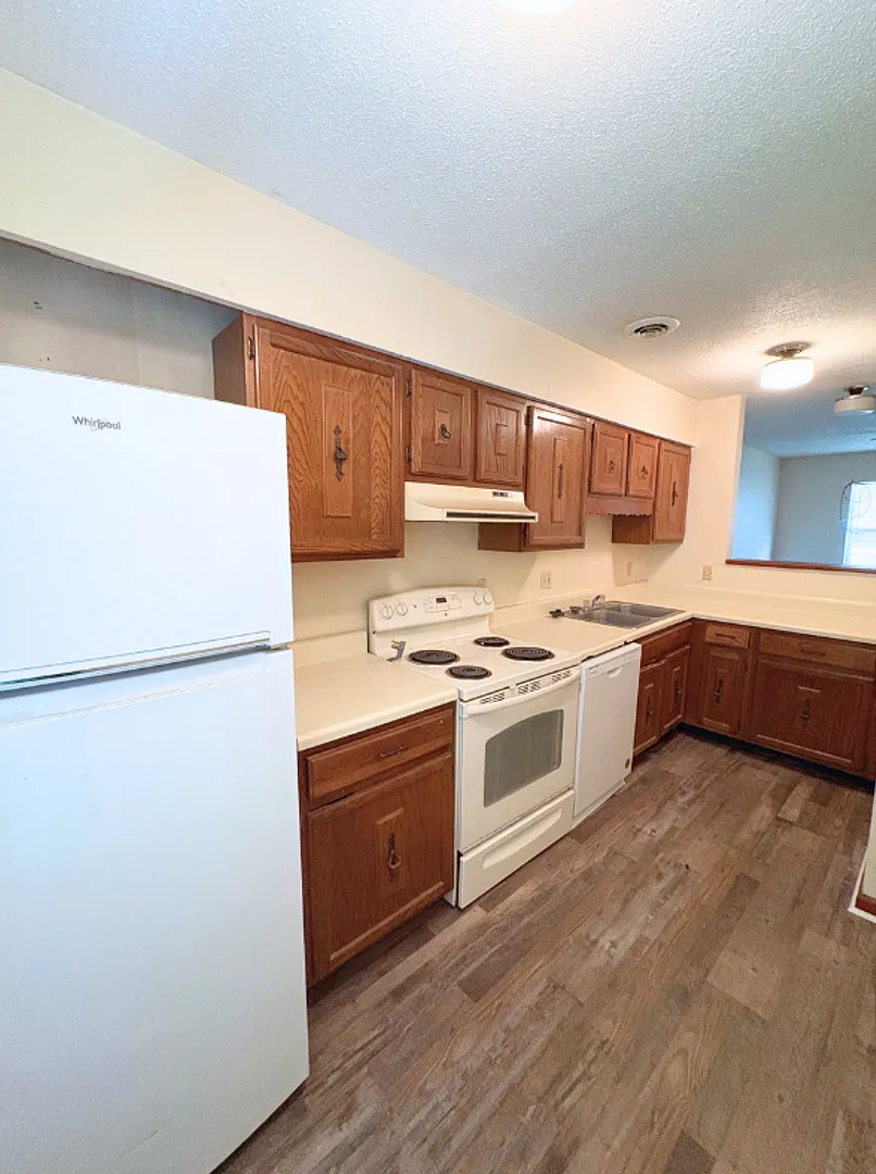 Robinson Drive Dulexes — Photo 4