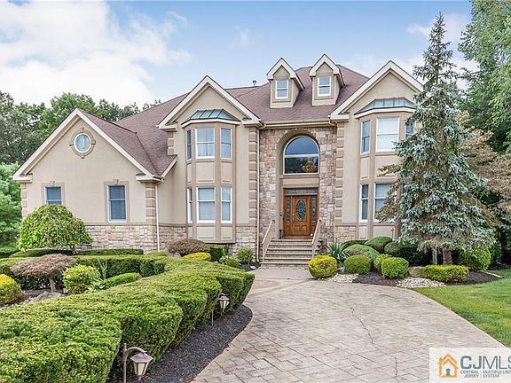 4th image of 10 Marion Ct