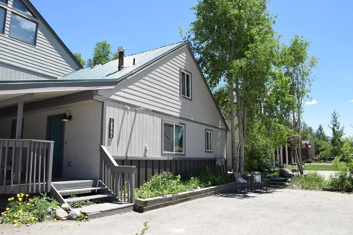 Exterior and parking area. - 838 Quail Dr #B