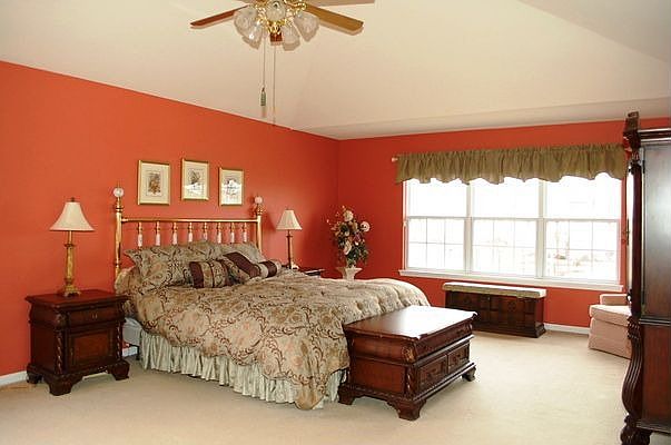 Enormous Master Suite w/Sitting Rm