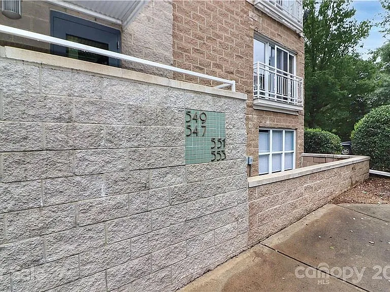 547 Donatello Ave — Photo 23