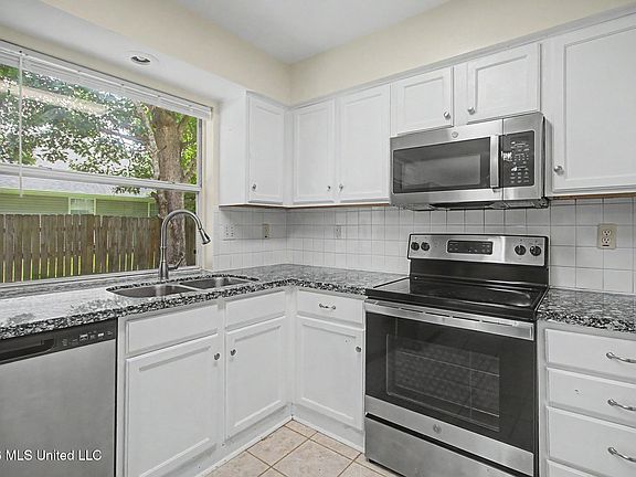 5th image of 13375 Locust Hill Dr
