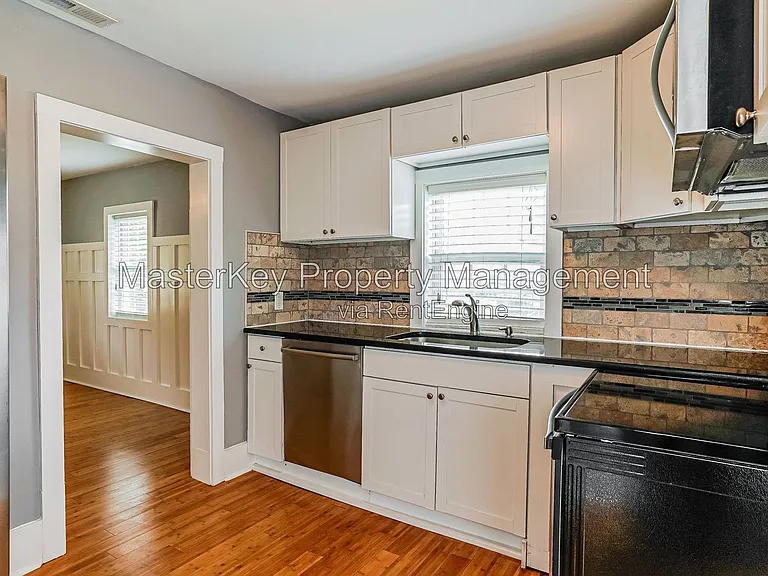 212 S State St — Photo 7