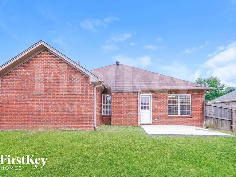 146 Hickory Point Dr — Photo 15