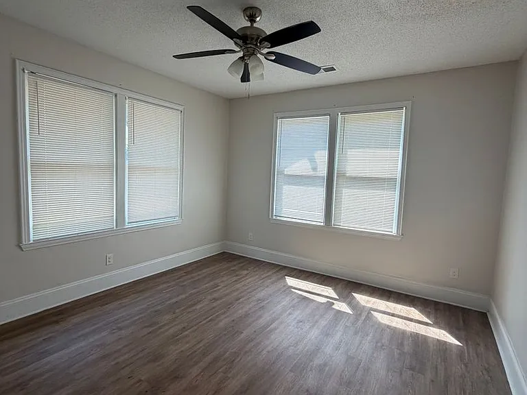 734 Spring St — Photo 2