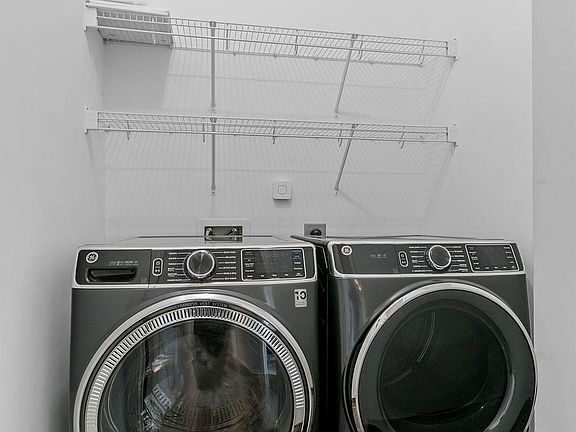 4th image of 929 Portland Ave S