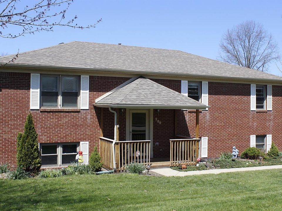1st image of 200 Bryon Ave