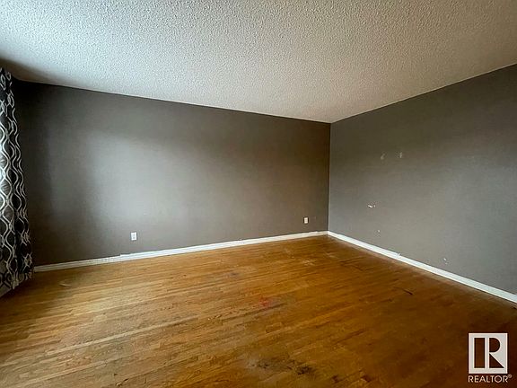 3rd image of 102 Londonderry Sq NW