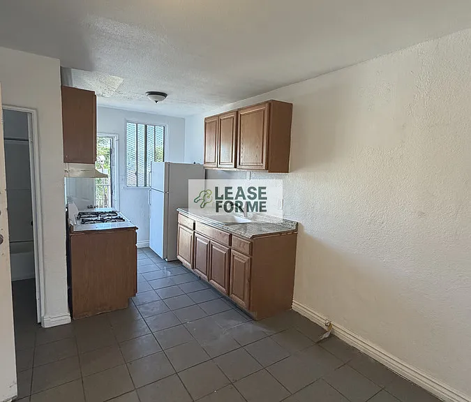 841 W Florence Ave — Photo 15