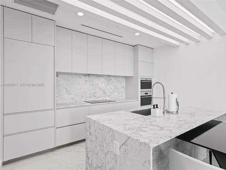 5775 Collins Ave #405 — Photo 4