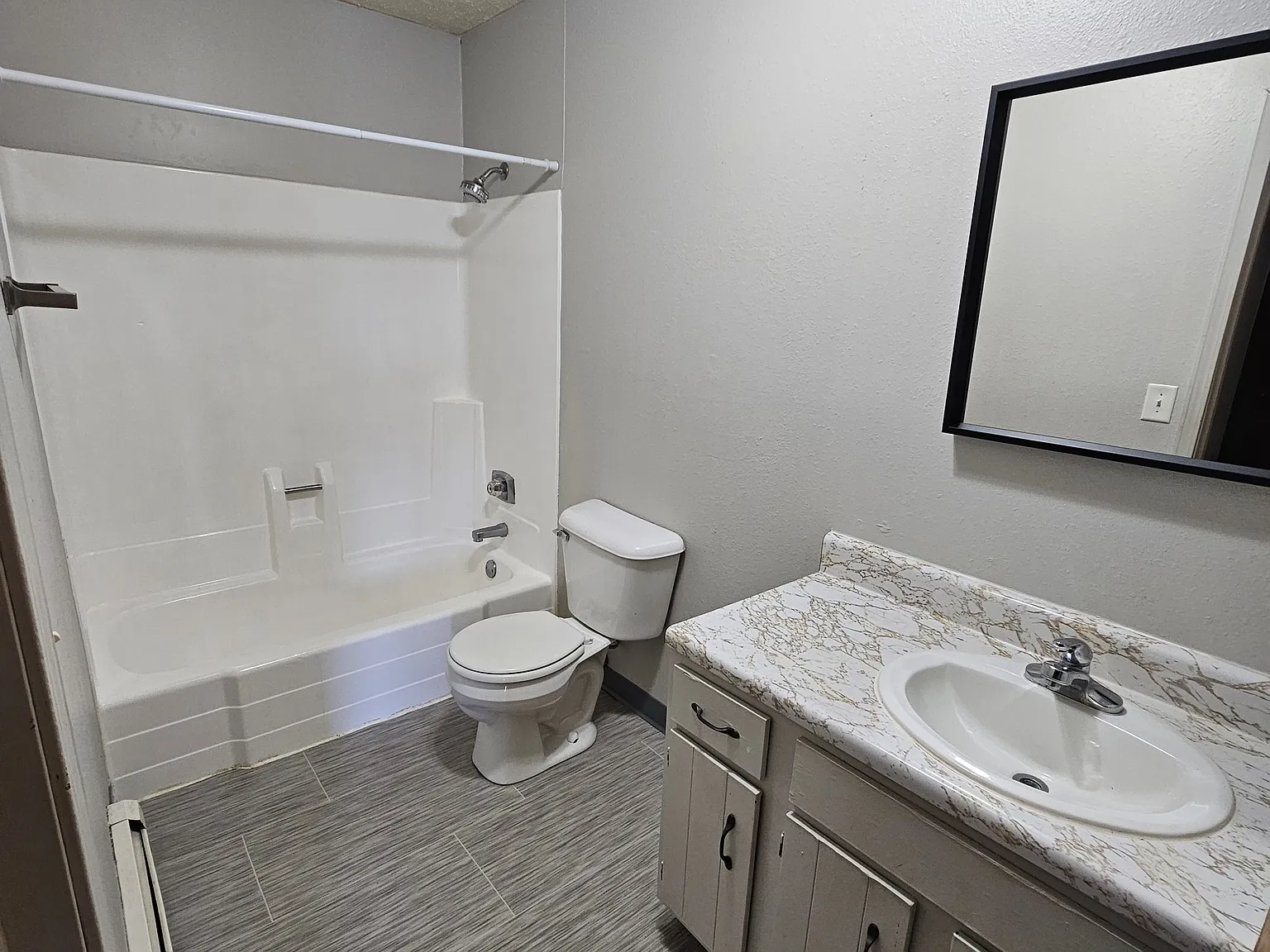2 bed, 850 sqft, $900 — Photo 2