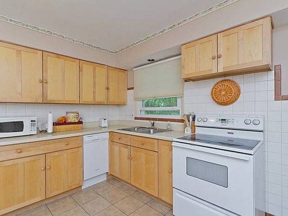 Eat In Kitchen