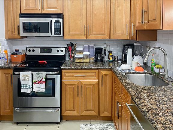 4th image of 4304 NW 9th Ave APT 11A