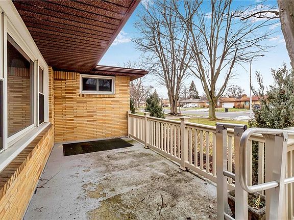 2nd image of 2813 Colvin Blvd