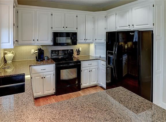 3rd image of 1232 Huntington Dr