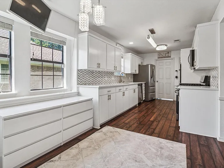 4436 Emerson Dr — Photo 17