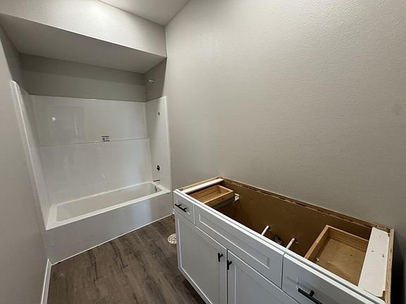 5th image of 1401 S Barnard Way