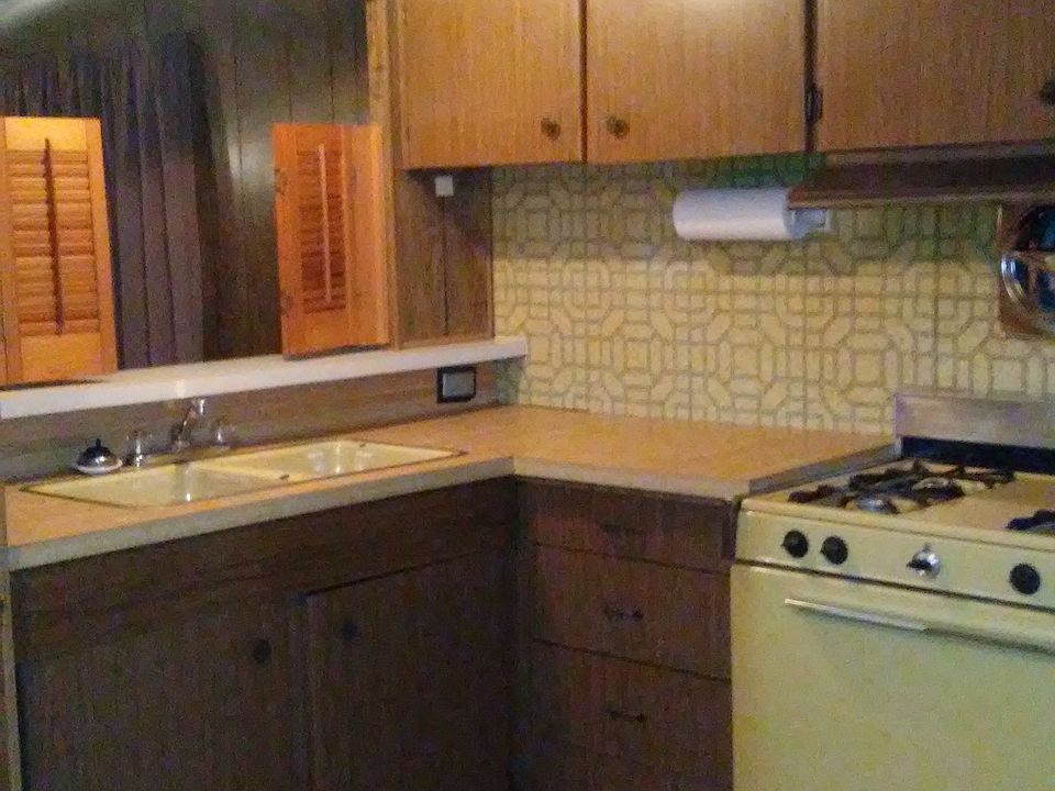 Eat-in kitchen