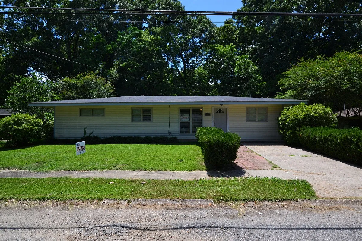 Building Photo - 5235 Pine St