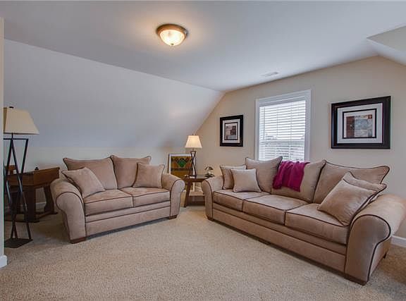 5th image of 2729 Presley Dr