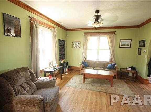 3rd image of 1106 N Maplewood Ave