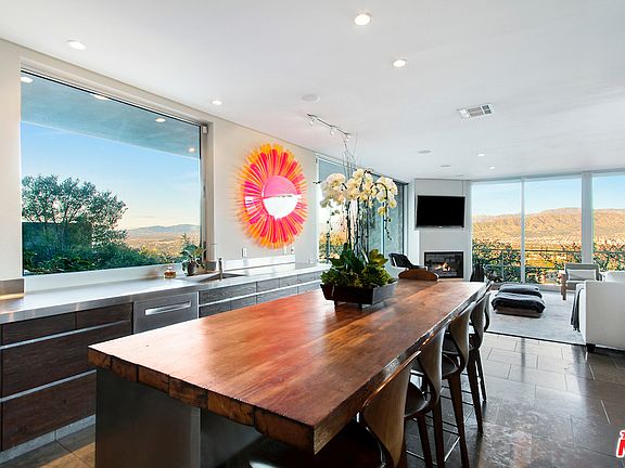 3rd image of 7829 Torreyson Dr
