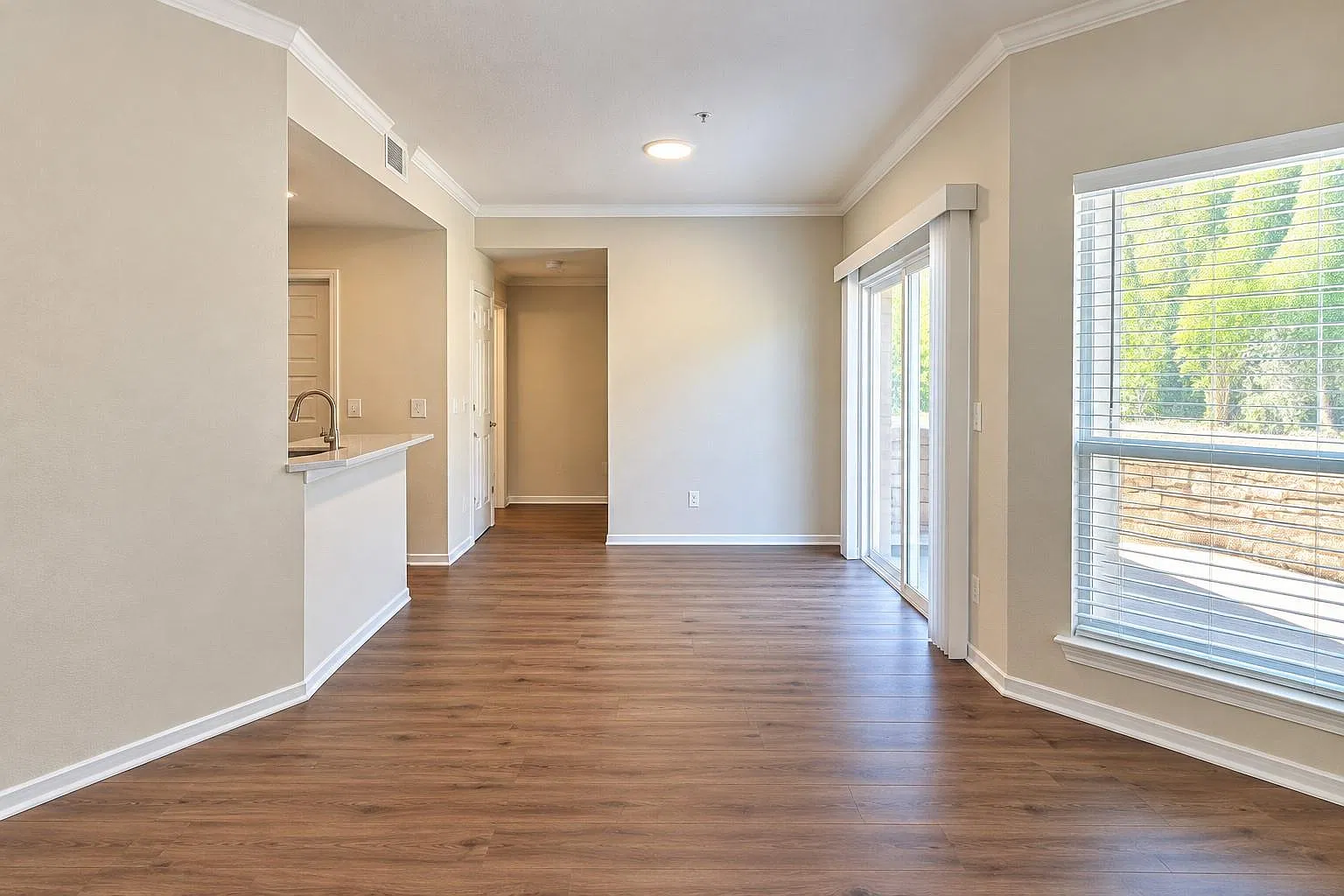 1 bed, 1.0 bath, 608 sqft, $1,195 — Photo 2