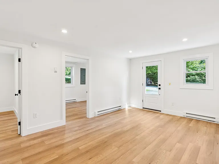 4 Carriage Hill Rd — Photo 6