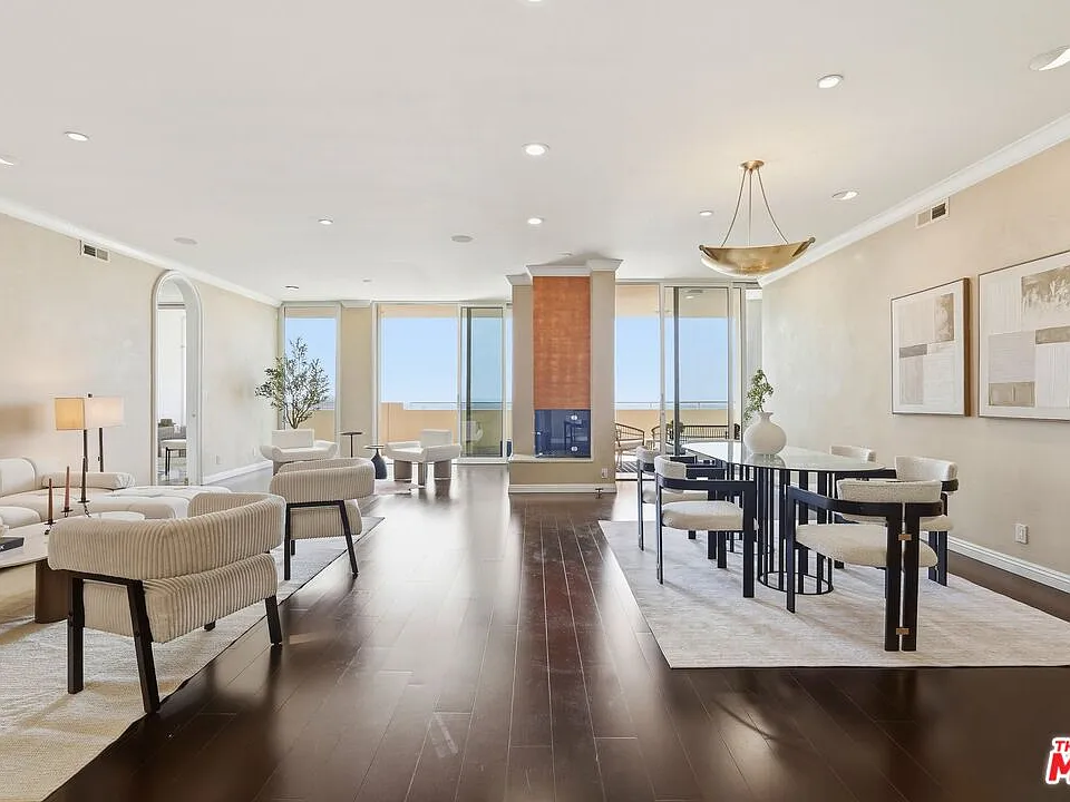 1333 S Beverly Glen Blvd #902
