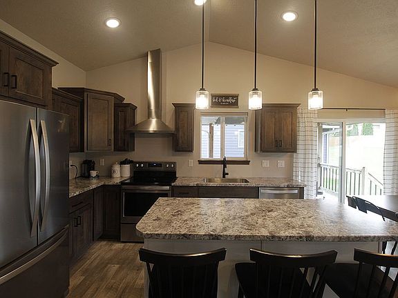 5th image of 813 N Anthem Dr