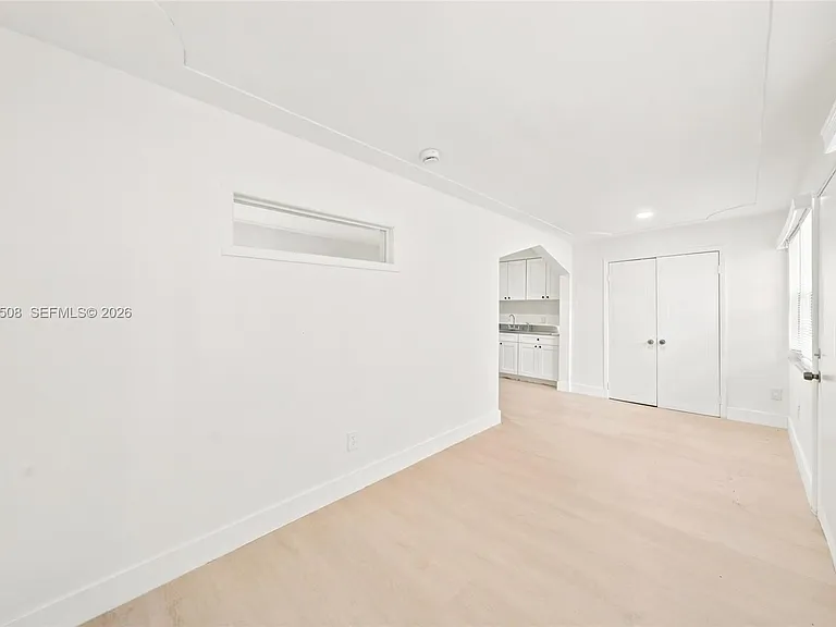 121 NE 56th St #3 — Photo 5